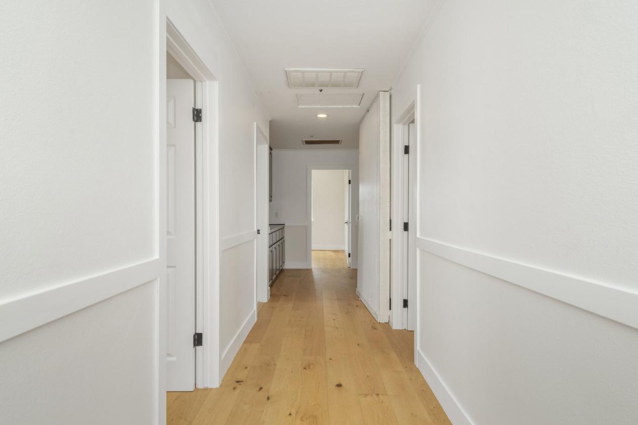 Expansive 5-Acre Estate - photo 14