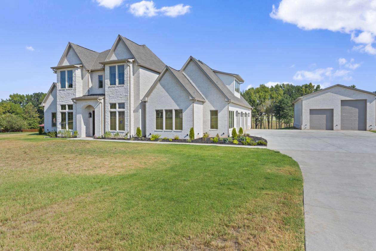 Luxury Horse Property on 5 Acres - photo 4