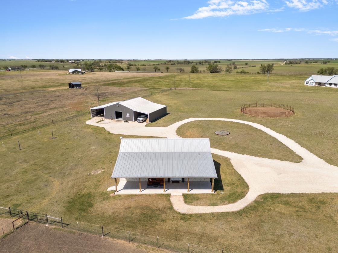 Pristine Equestrian Farm with 10.01 Acres - photo 4