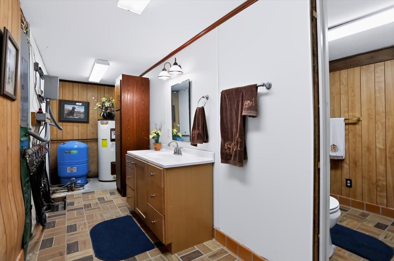 Ideal Equestrian training & boarding facility - photo 11