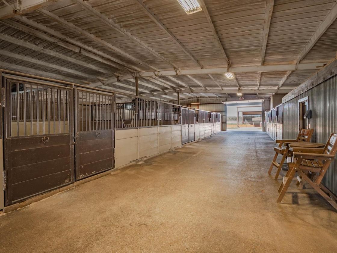 Exceptional 20-Acre Equestrian Estate - photo 8