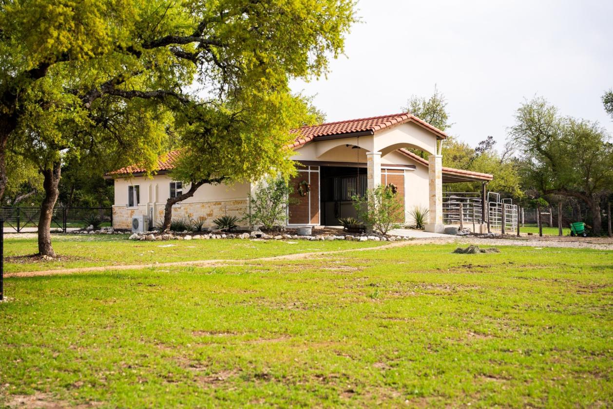 Texas hill country equestrian estate - photo 13