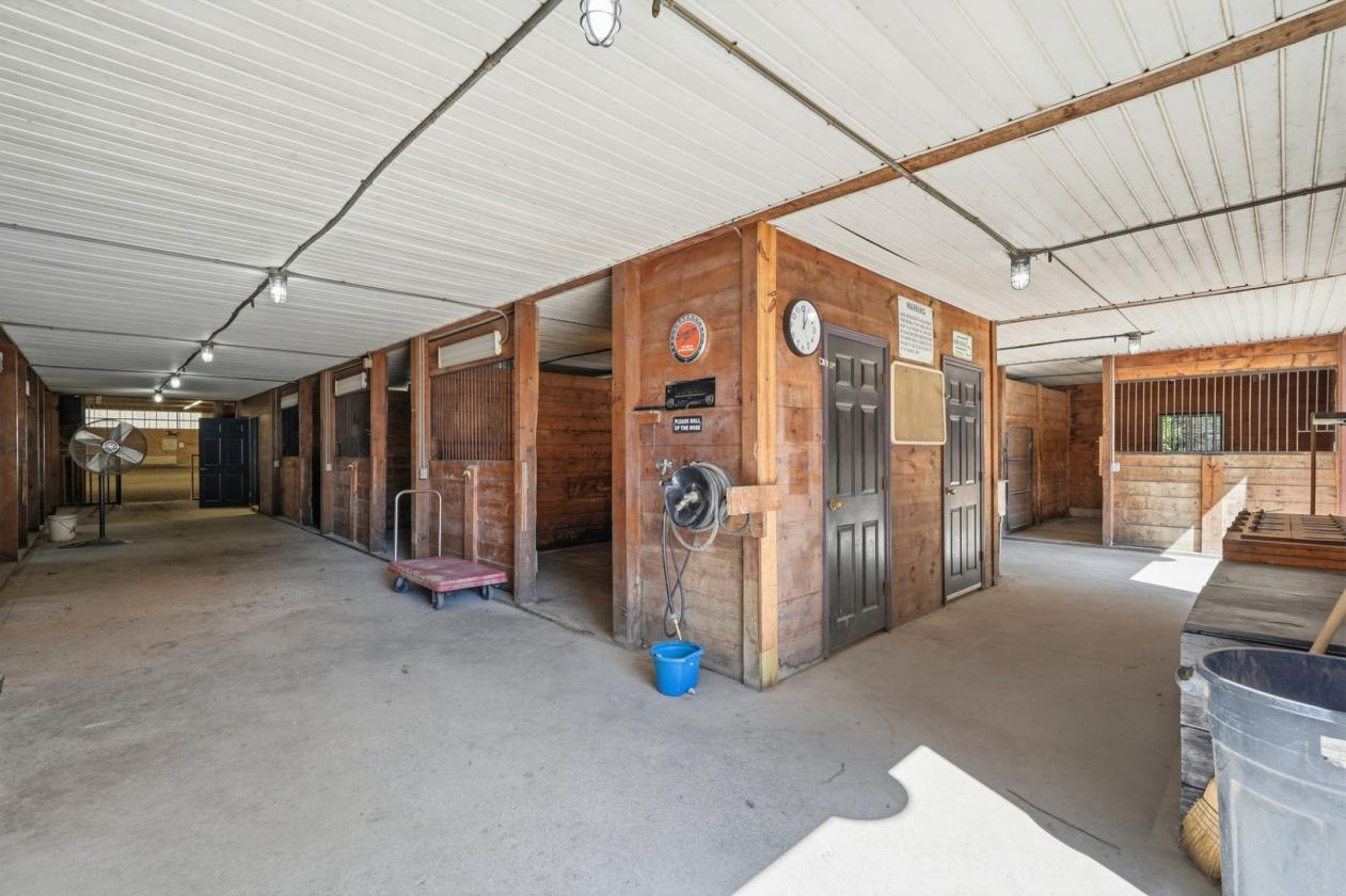 Equestrian Estate with indoor and outdoor arenas - photo 16