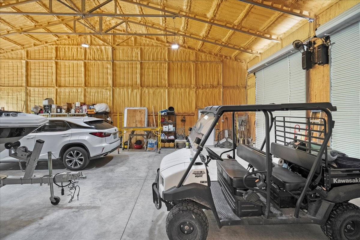 Large Stable with newly built barndominium - photo 11