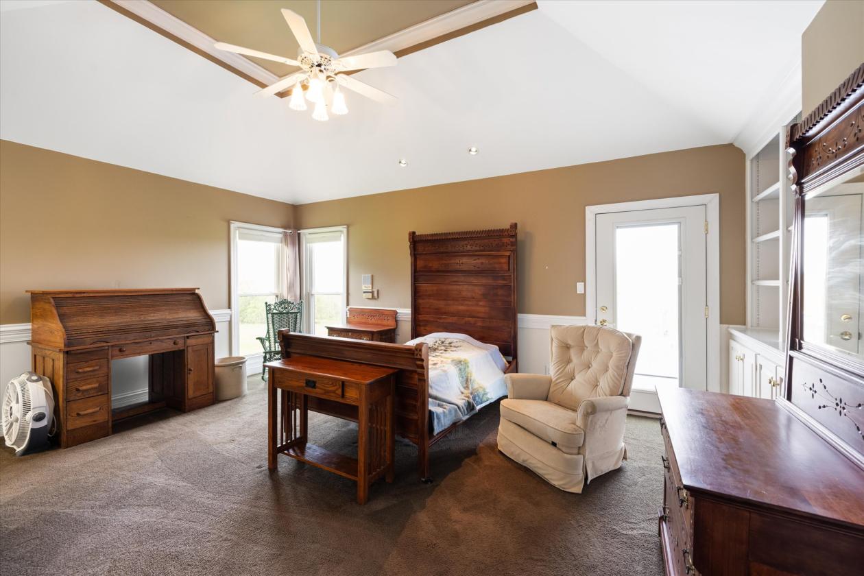 Turn-Key Equestrian Estate With Indoor Arena - photo 21