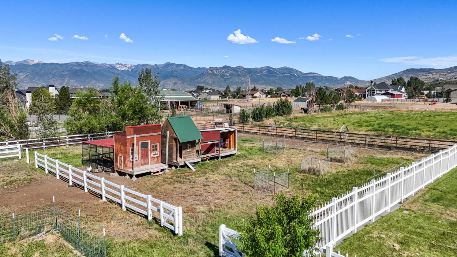Exceptional 5+ Acre Equestrian Estate with Pool - photo 14