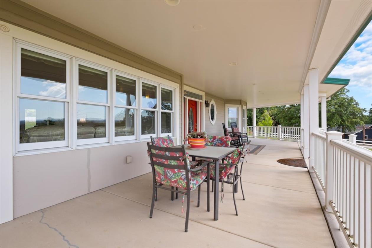 Modern Victorian Inspired Farmhouse on 2.74 acres! - photo 8