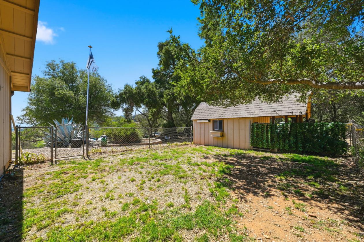 Private Ranch Style Home With Room for Horses - photo 23