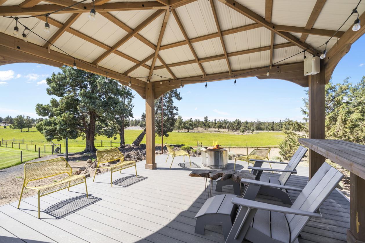 Contemporary NE Bend Horse Property - photo 20