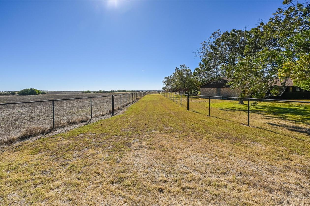 Unrestricted, Fully Fenced, 25.5 Acres and Home - photo 10