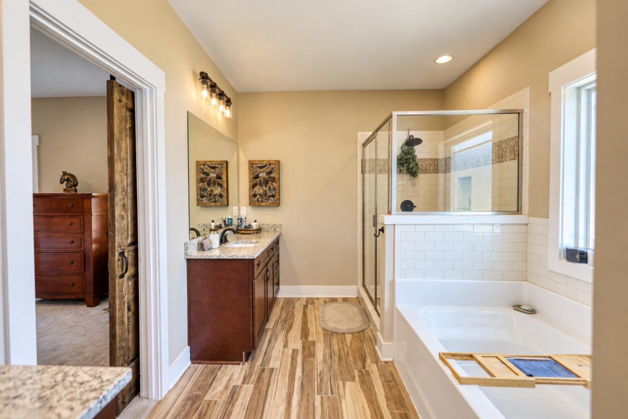 Modern ranch home on 5ac, 3 stall barn - photo 26