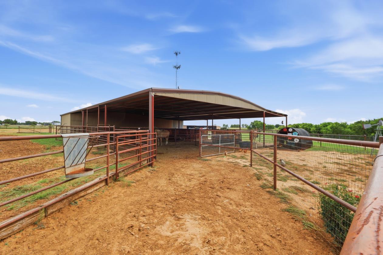 Turn Key Horse Property In South Central Texas - photo 9