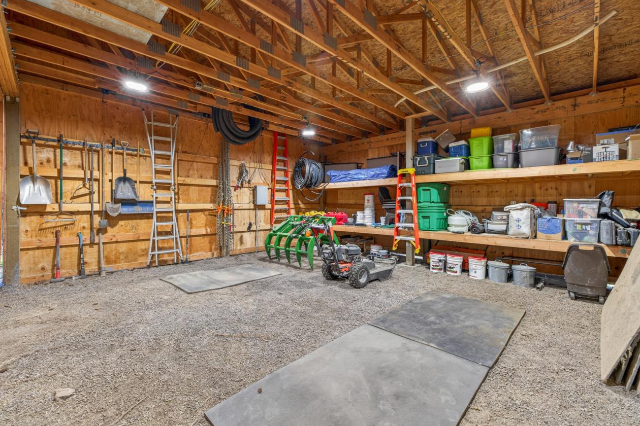 Luxury 25-acre Horse Property - photo 25