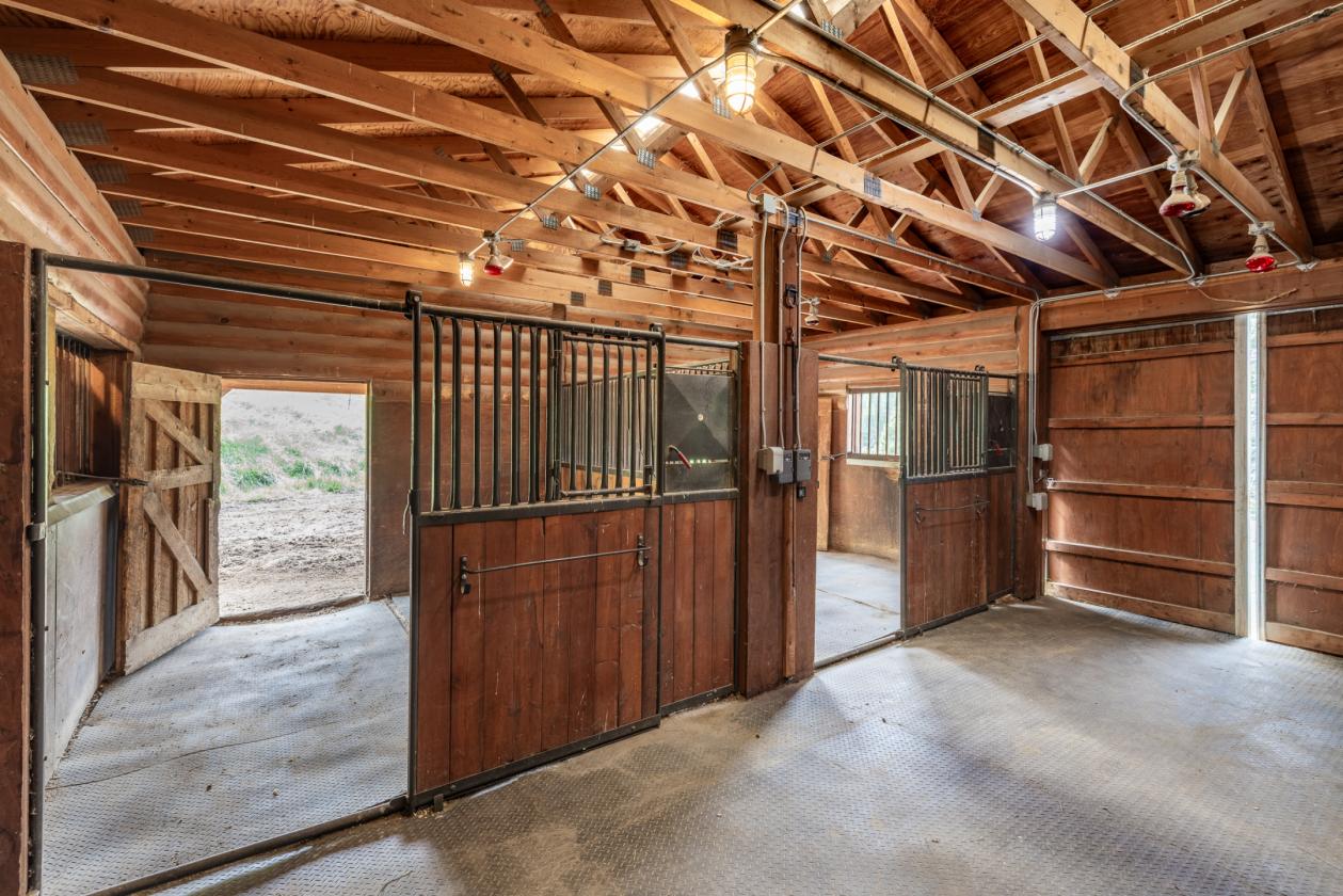 23+ ac, ARENA, 4 stall BARN and SHOP - photo 27