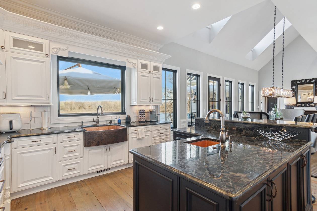 Beautiful equestrian estate on private all sports - photo 18
