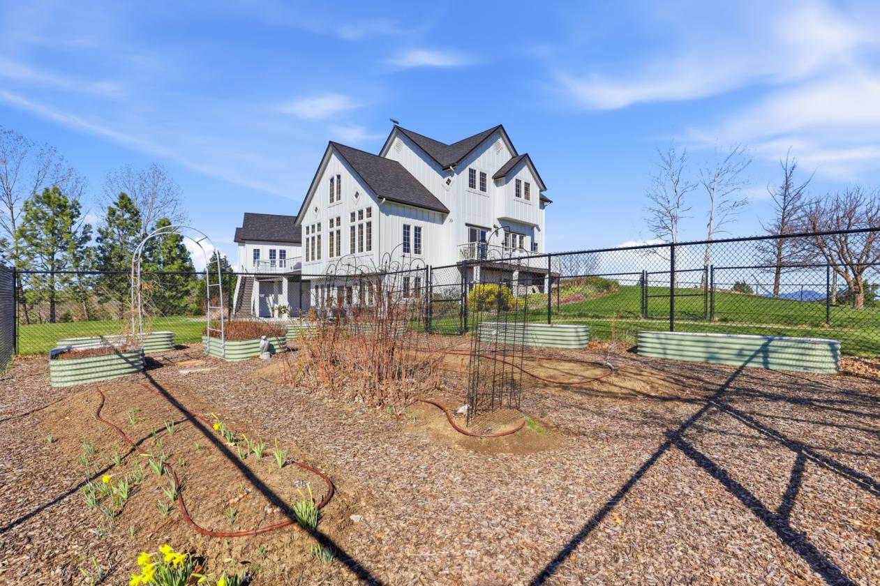 Luxury Home on 10 Acres with Equestrian Potential - photo 6