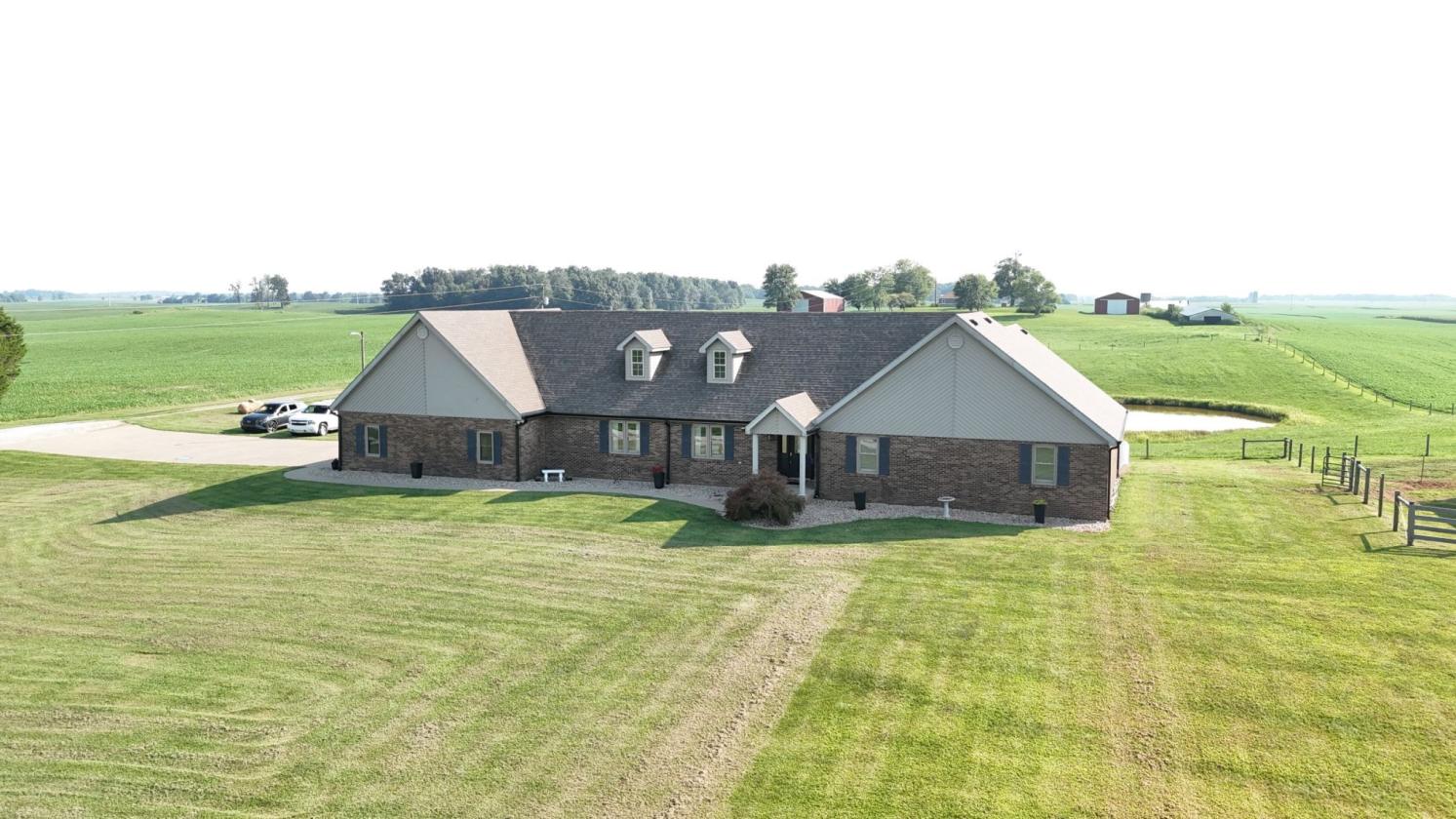 Spacious Home with new Horse Barn - photo 2
