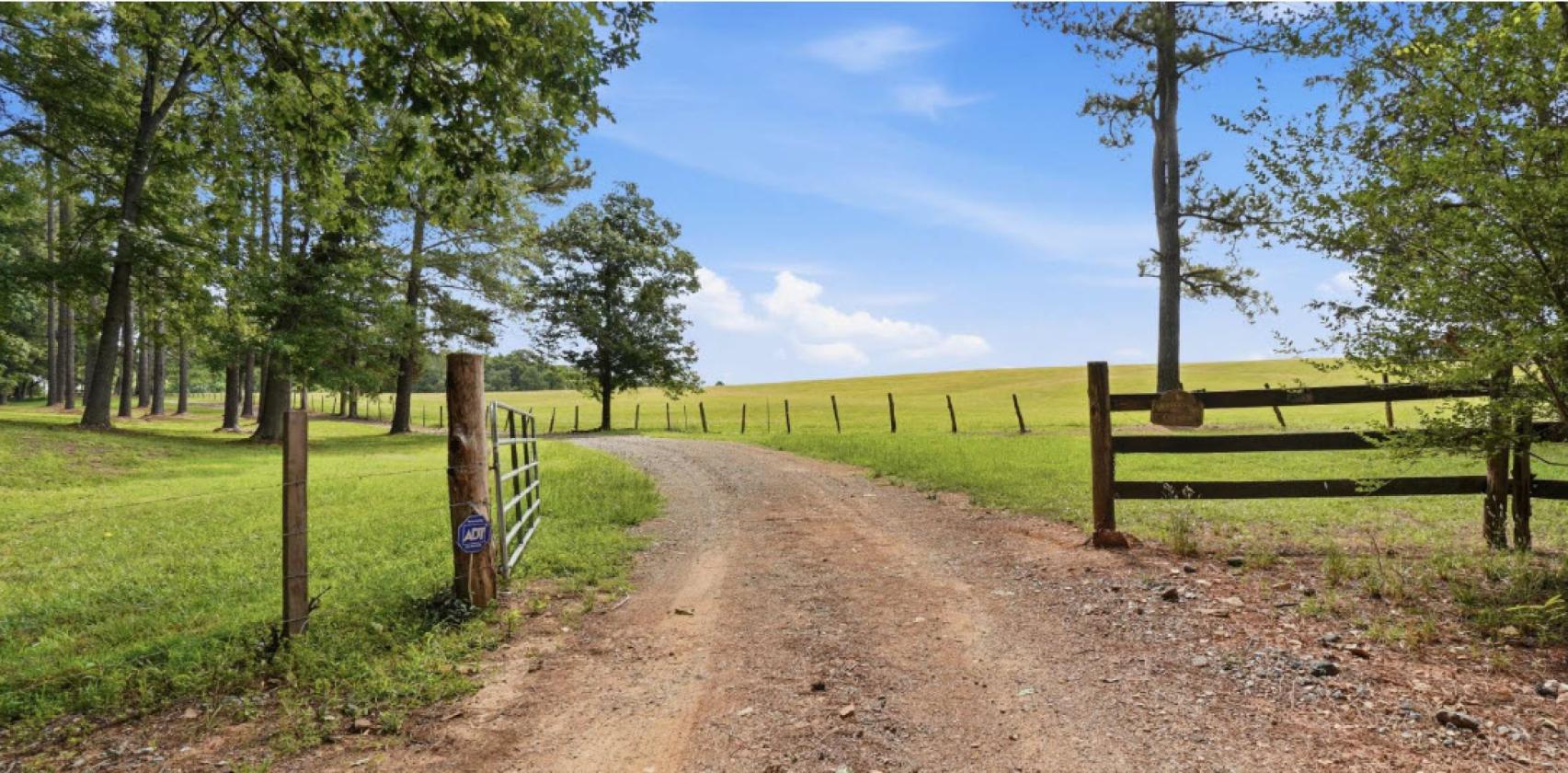 Pristine 189 acre cattle farm - photo 1