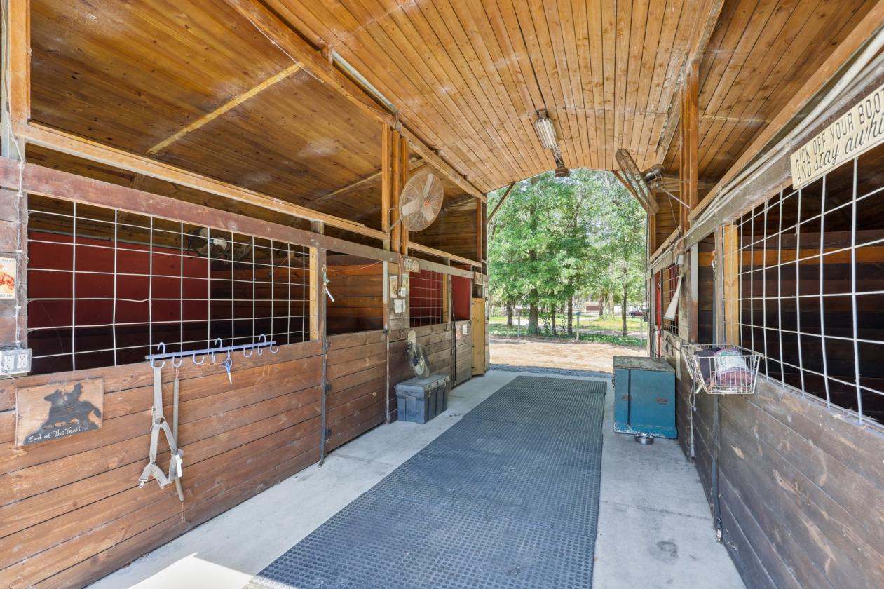 5.89-Acre Farm with 6-Stall Center-Aisle Barn - photo 6