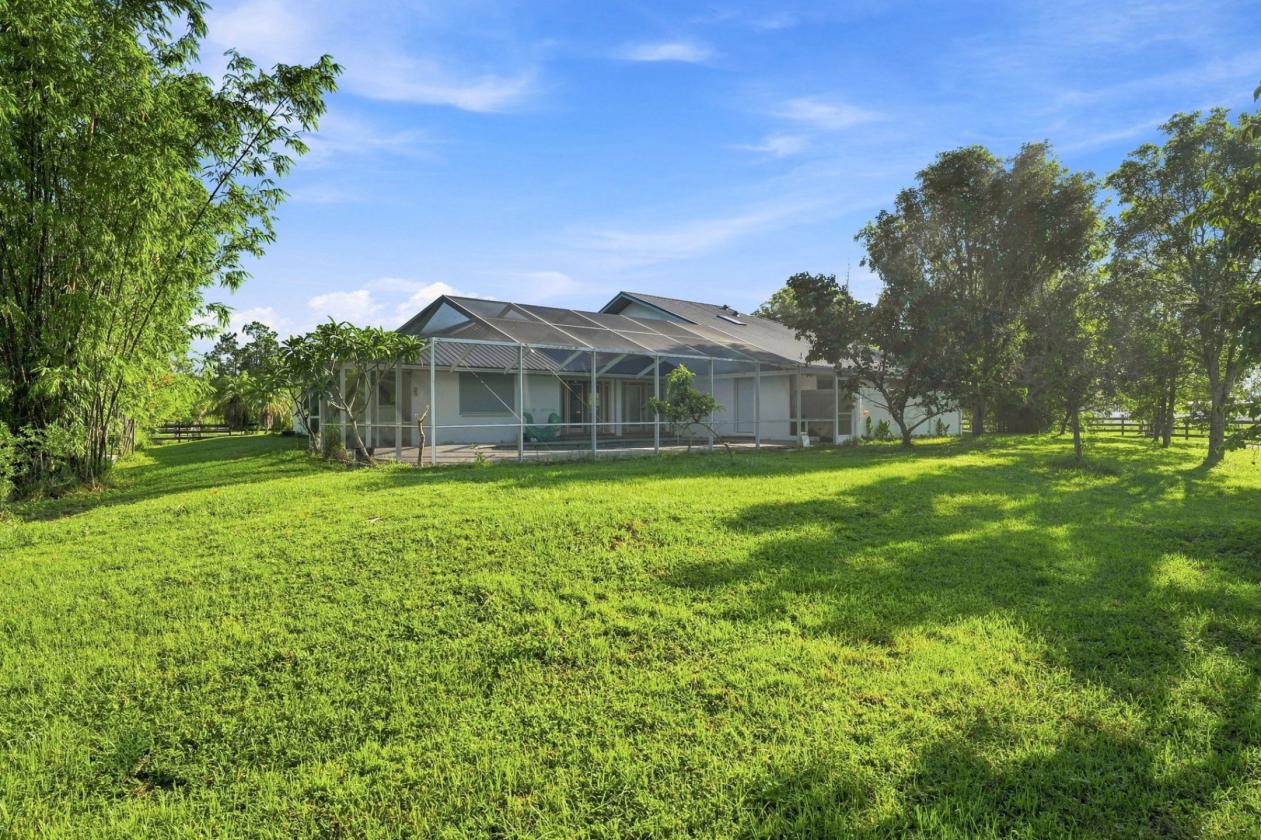 Rural LARGE pool home with inlaw suite and Acreage - photo 29