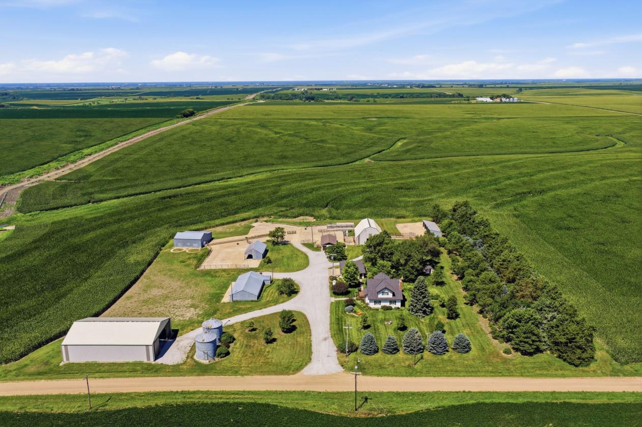 Meticulously Well Maintained Acreage! - photo 5