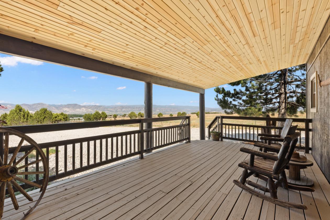Horse Property with stunning views - photo 6