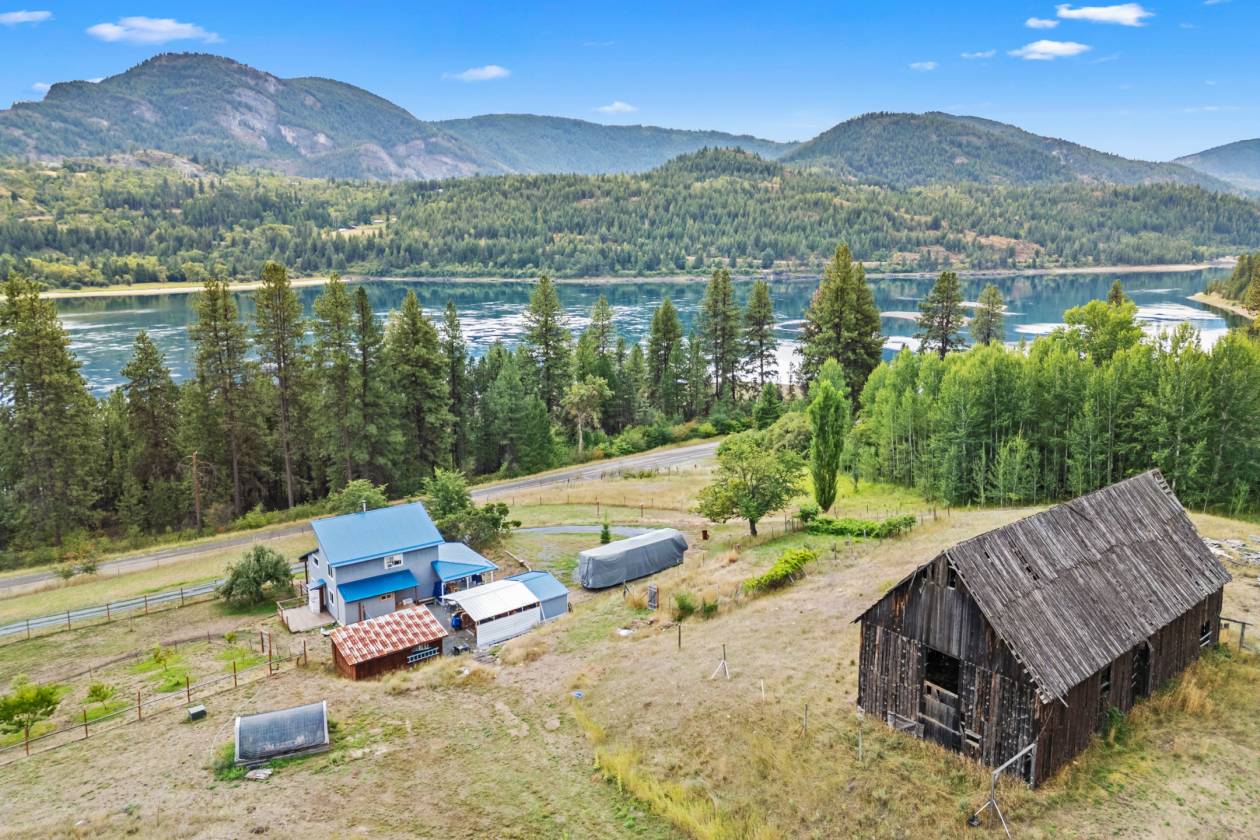Columbia River views on 14 acres w/room for horses - photo 1