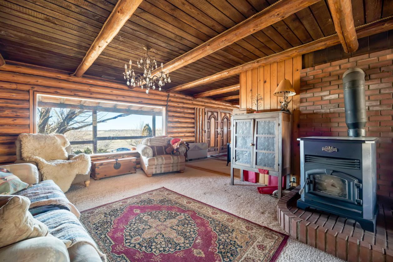 Gorgeous Home,Huge Shop, Perfect Horse Property - photo 11