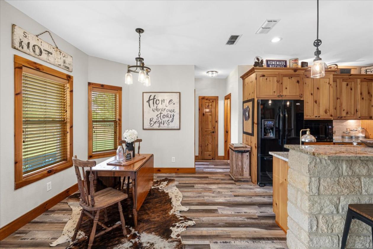 Custom home on 33 Acres! - photo 13