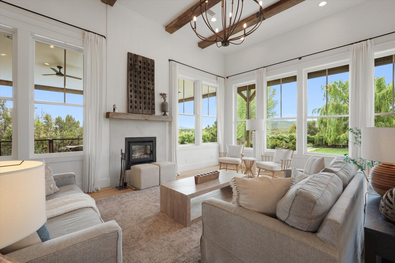 Luxury Mountain Equestrian Estate on 10.49 Acres - photo 6