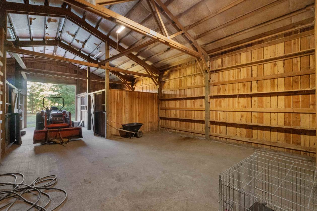 INDOOR ARENA - 35 ACRES - LOG HOME - photo 8