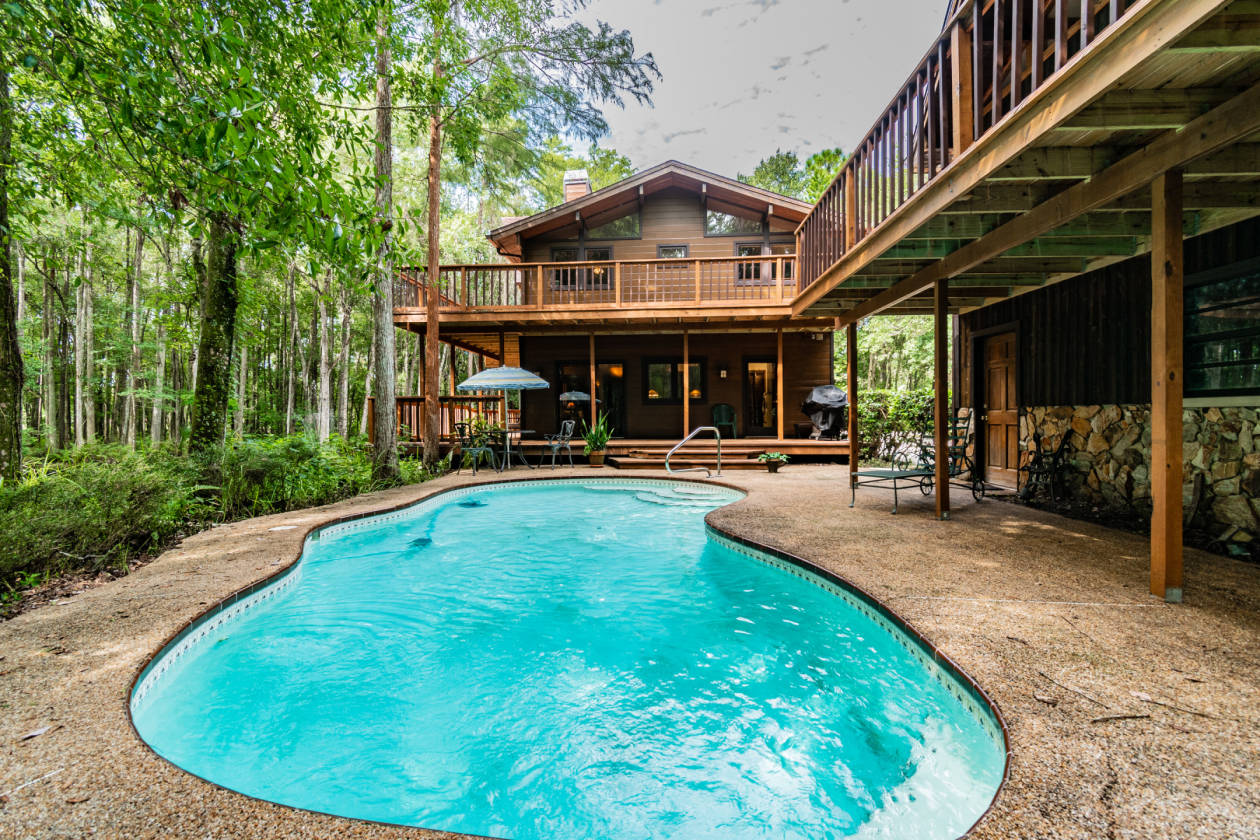 Horse property with POND, 2 bedroom apartment plus main home