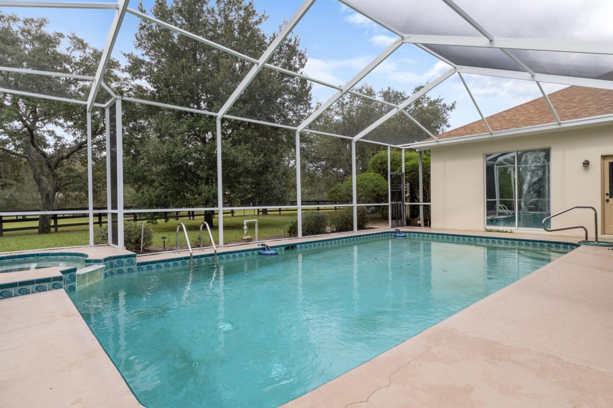 CUSTOM EQUESTRIAN ESTATE ON 7.39 ACRES - photo 3