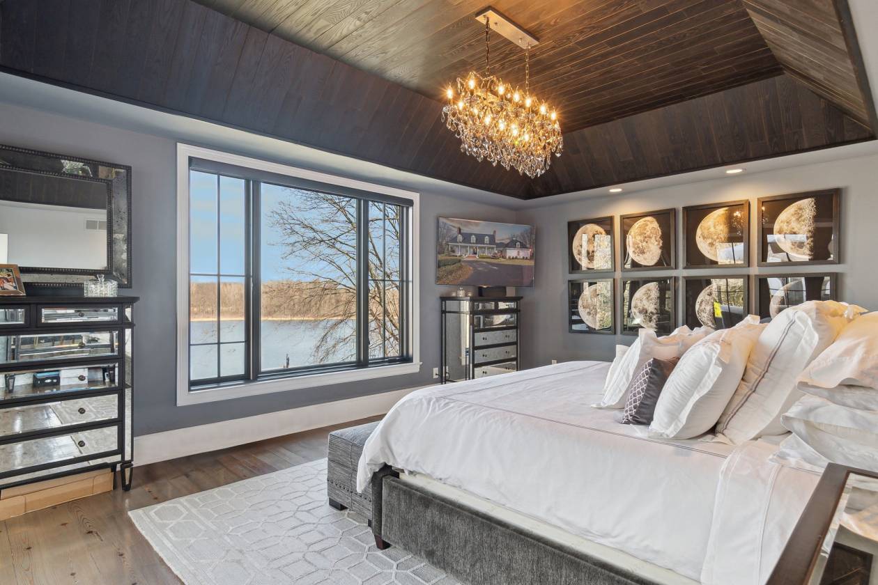 Beautiful equestrian estate on private all sports - photo 19