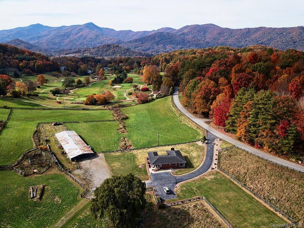 Unbelievable Mountain Views from this Horse Farm Waynesville, Haywood