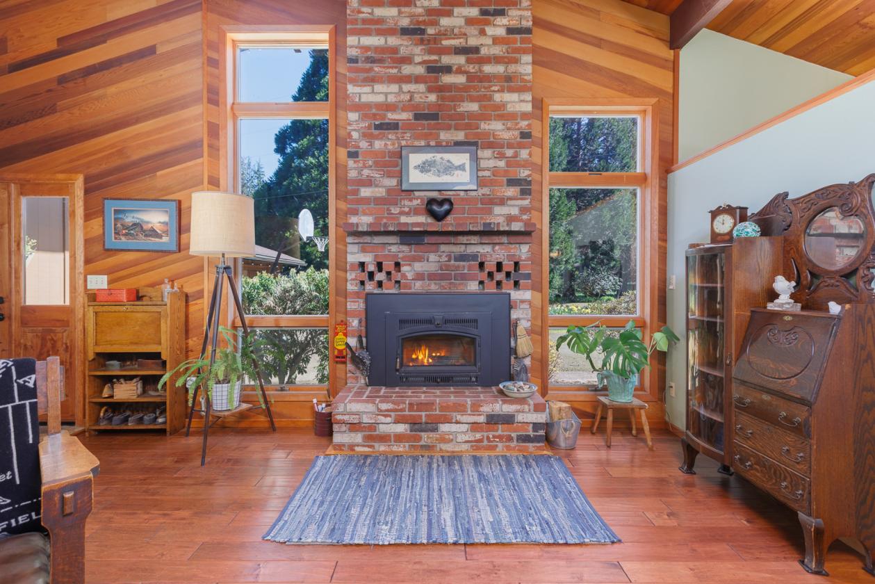 Home with Barn and nearly 24 Acres of fenced land - photo 4