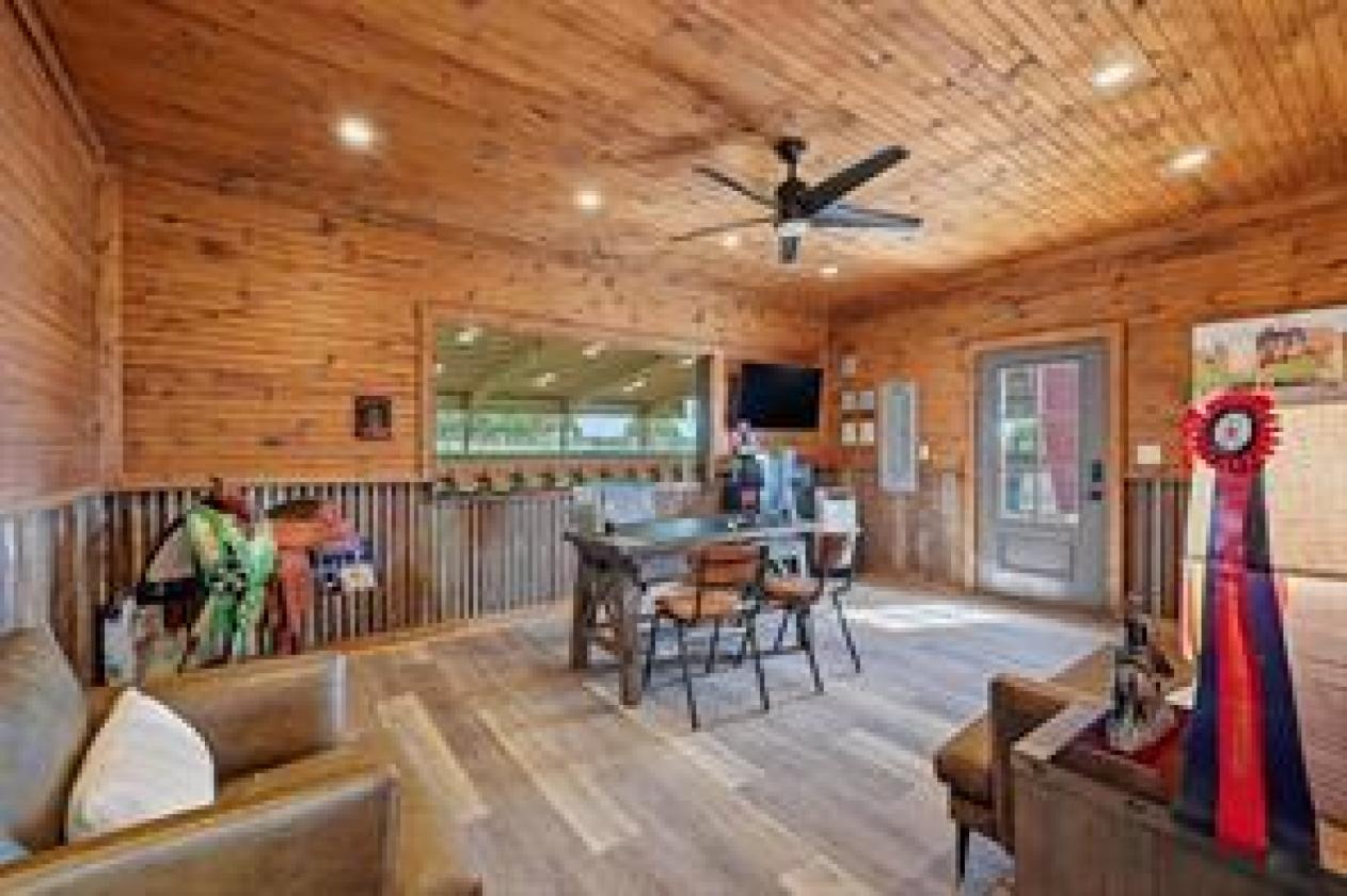Exceptional Turn Key Equestrian Facility - photo 10