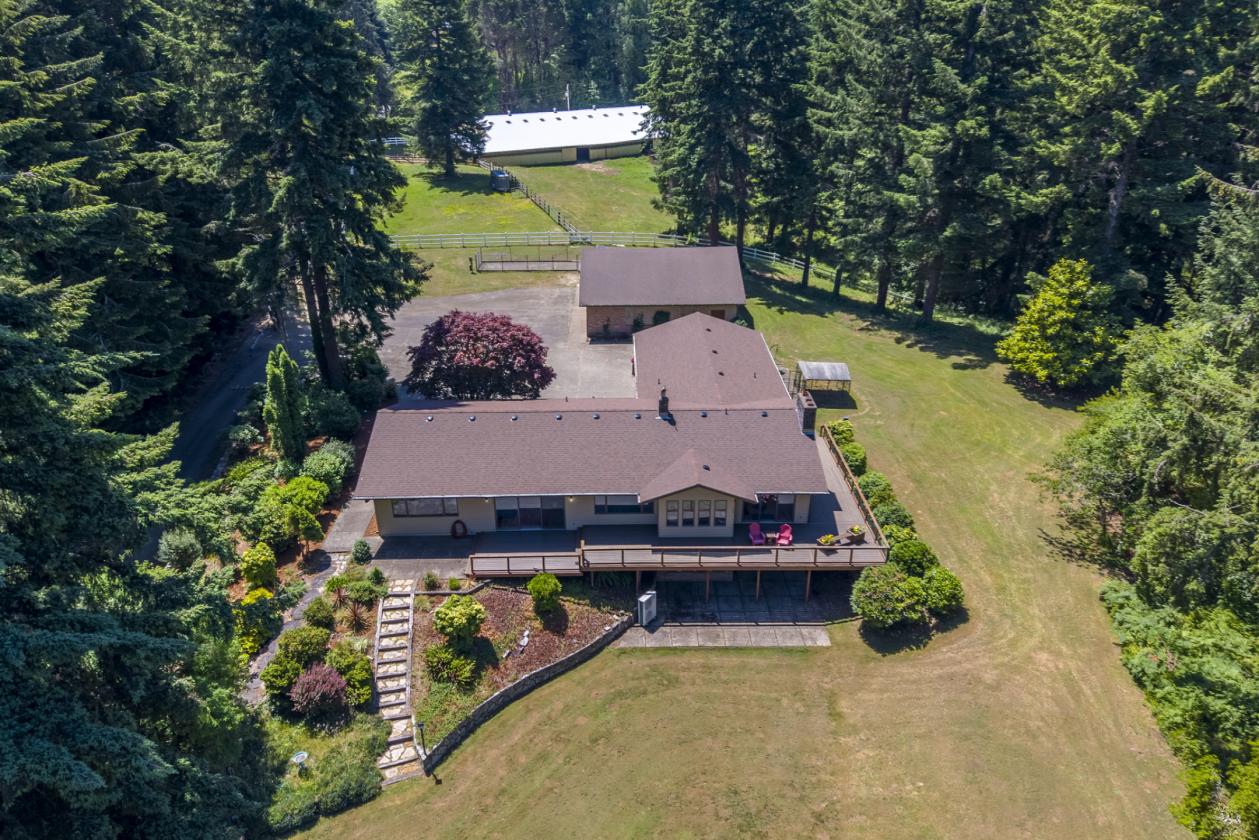 Unique Horse Property with a view of the Alsea Bay - photo 2