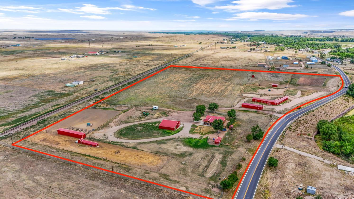 Turn-key equine facility just outside of Fountain! - photo 3