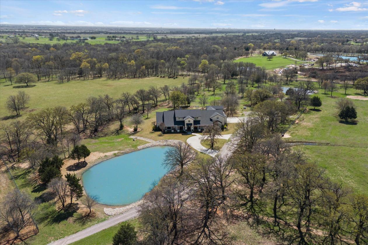 The perfect luxury home with privacy - photo 1