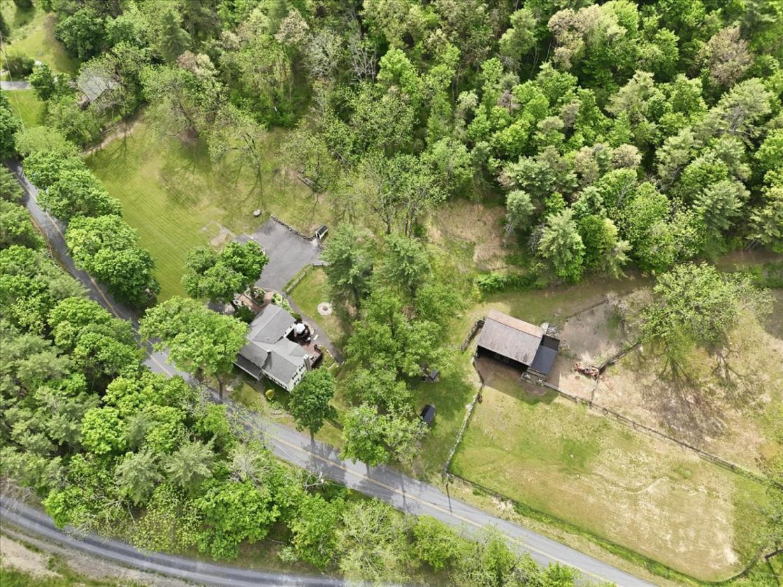 Estate with Bank Barn and Large, Updated Home - photo 30