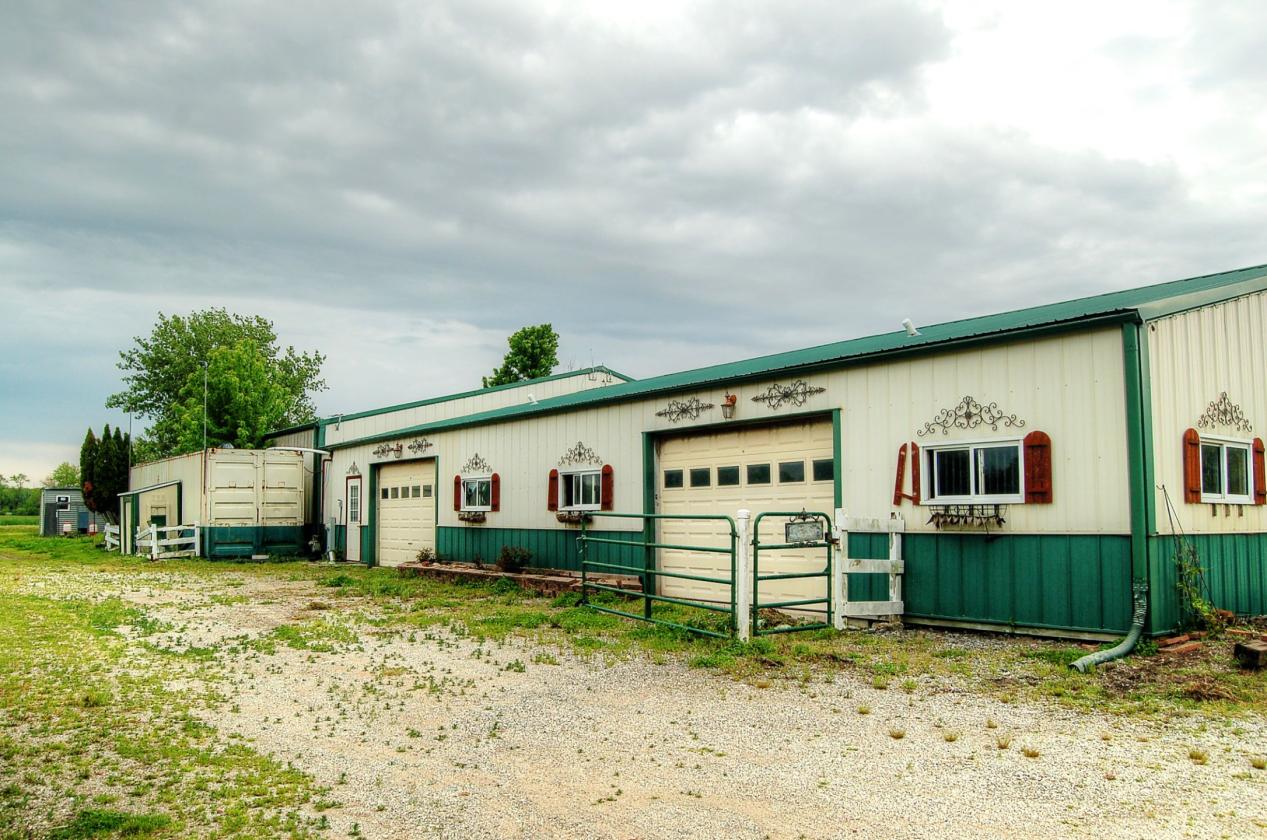 Morris horse farm with heated stable & Indoor - photo 20