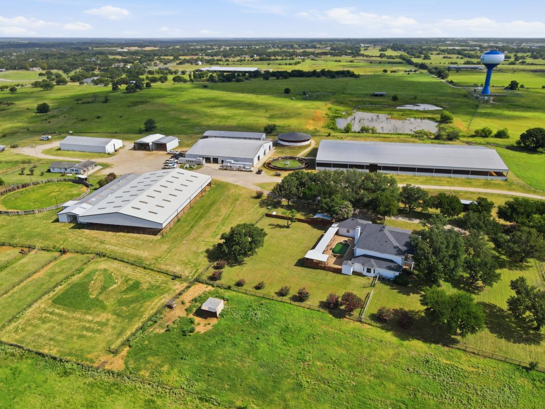 Exceptional Equestrian Estate w/ C-2 Potential! - photo 1