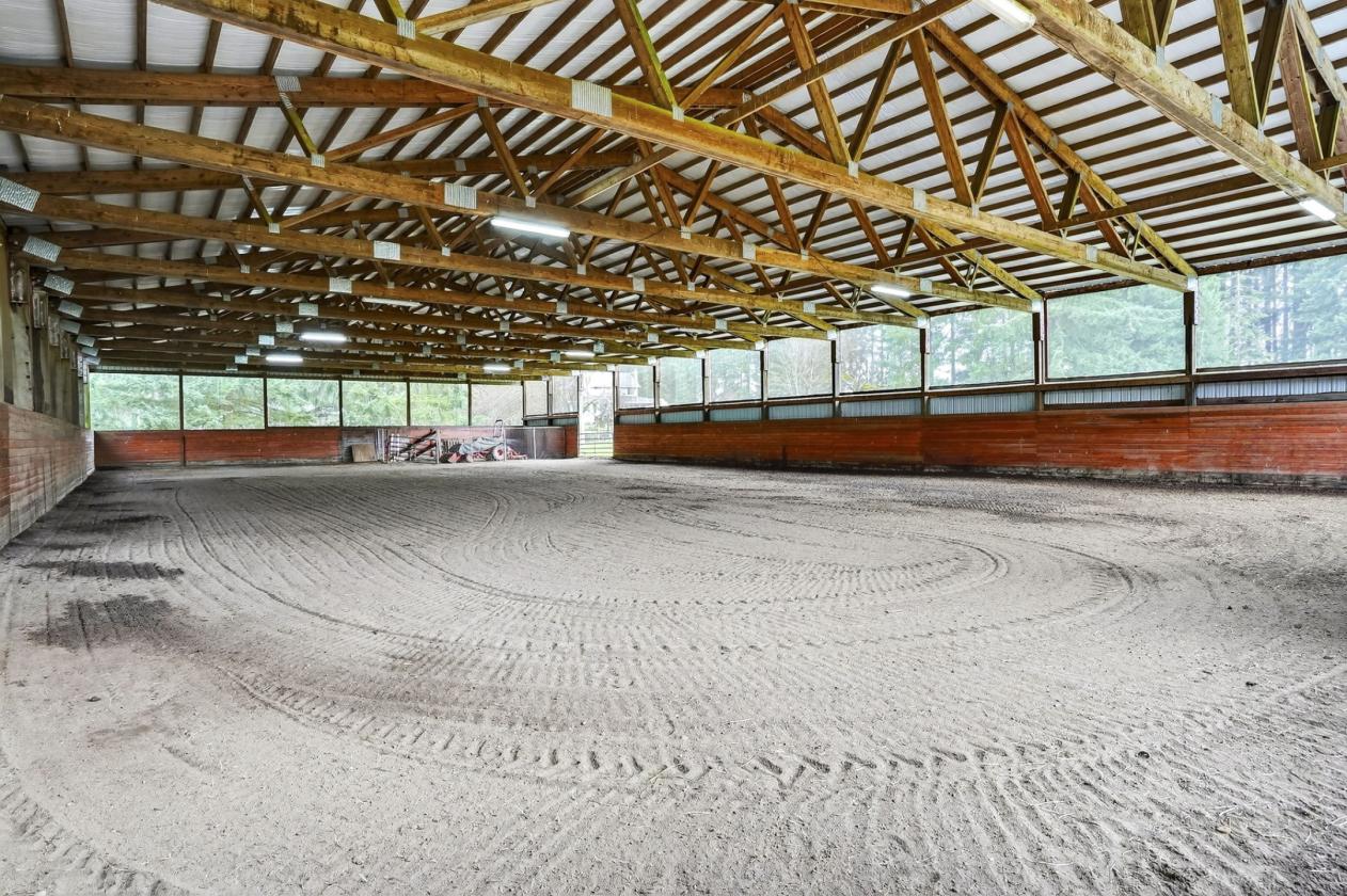 Huge Arena, Ample Pasture & Spacious Home - photo 3
