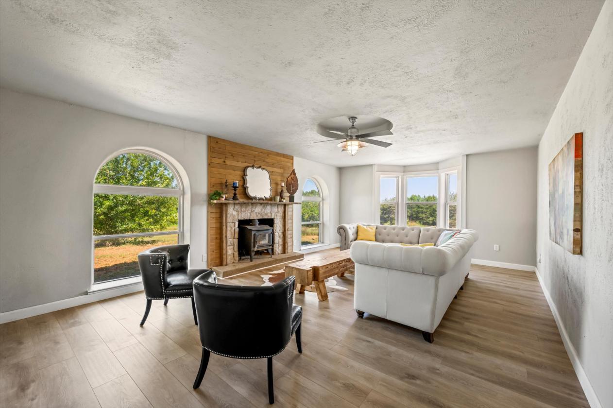 Updated home on 5.93 acres - photo 7