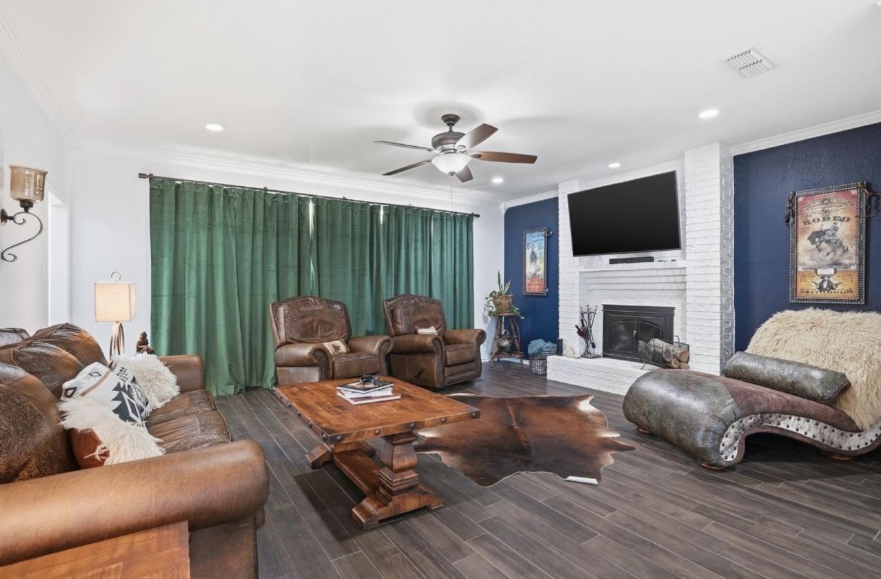 Gorgeous Parker County Ranchette on Nearly 3 acres - photo 5