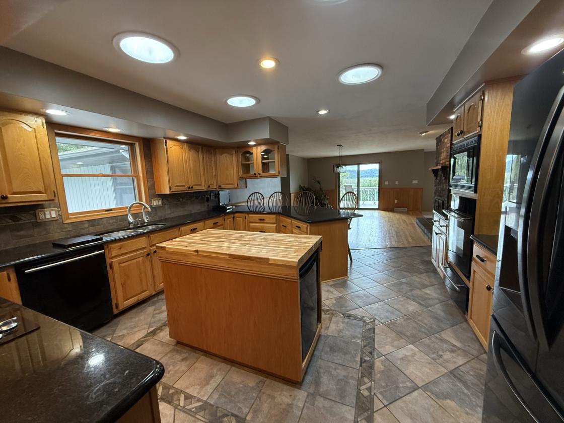 Executive estate on 9.5 wooded acres - photo 17