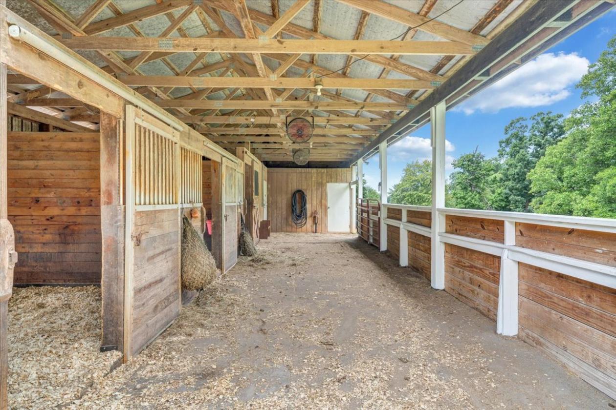 Private Setting Horse Farm - photo 15