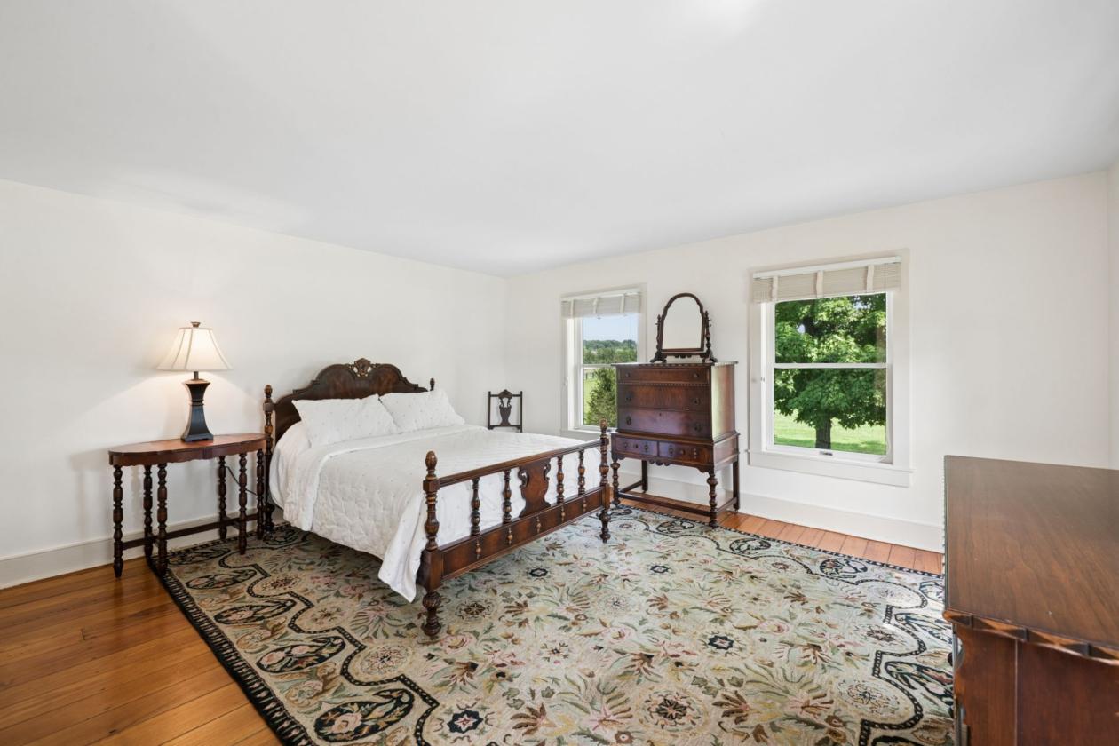 Rare Acreage. Private Equestrian Estate. - photo 26