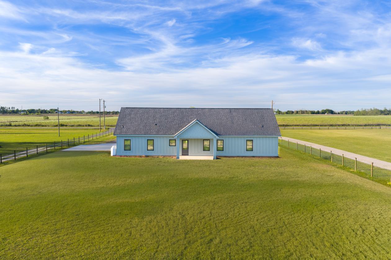 2 Acres - New Custom Home - 40X40 Barn - photo 29